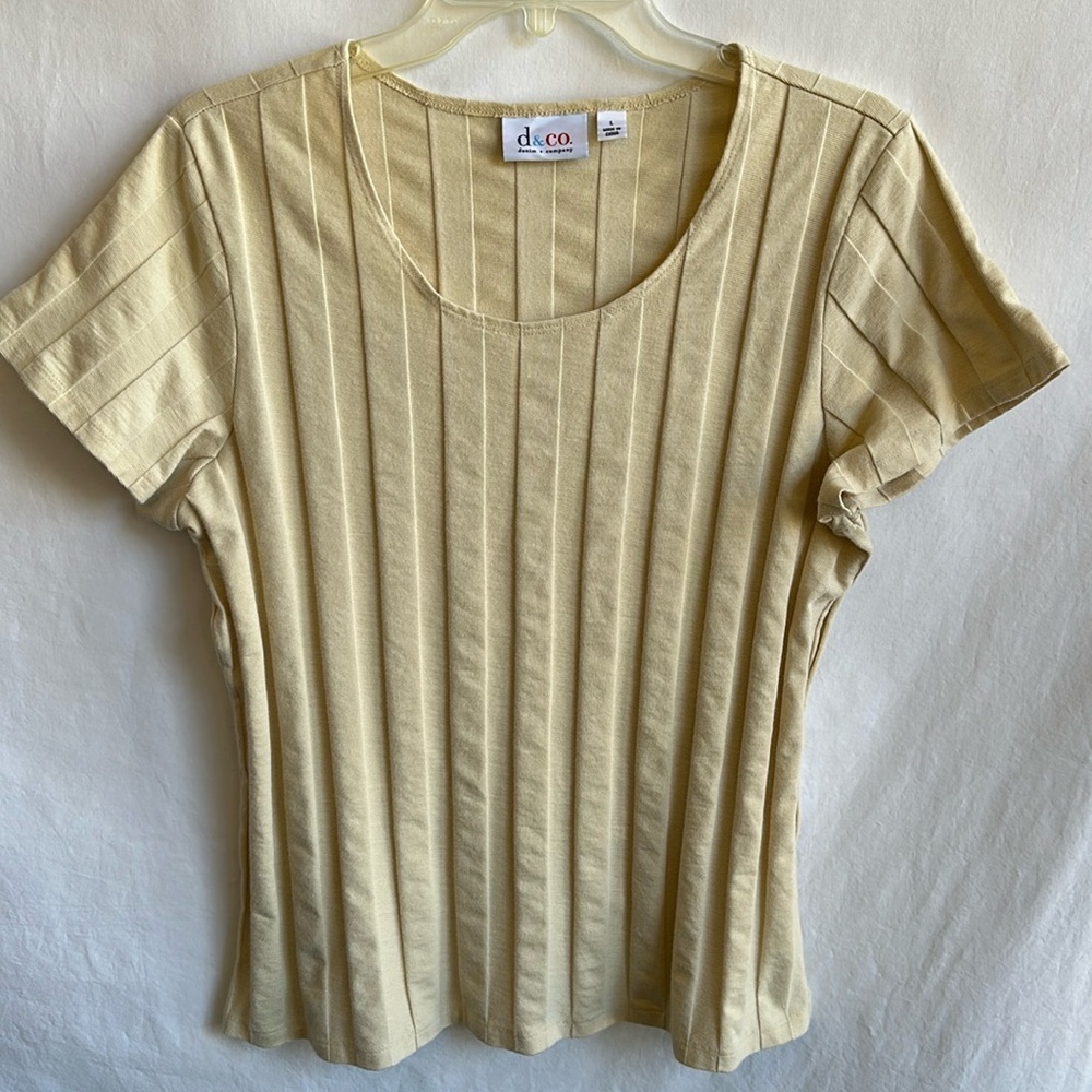 Denim & Co. pale yellow short sleeve scoop neck ribbed knit top, size L